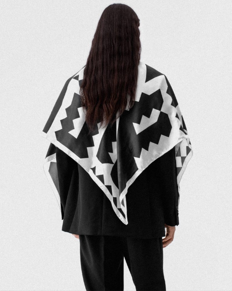 MINI × N-E: 120 × 120 CM SCARF + © GALLO (Fig. 4) © 2025 N-E