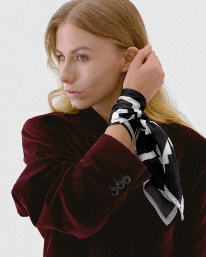 MINI × N-E: 60 × 60 CM SCARF + © GALLO (Fig. 3) © 2025 N-E